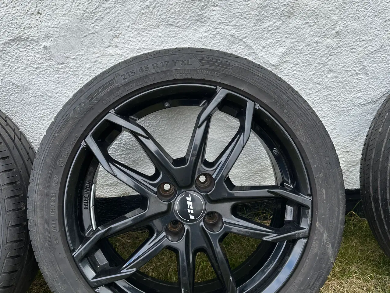 Billede 3 - Sorte fælge 4x108 med sommerdæk