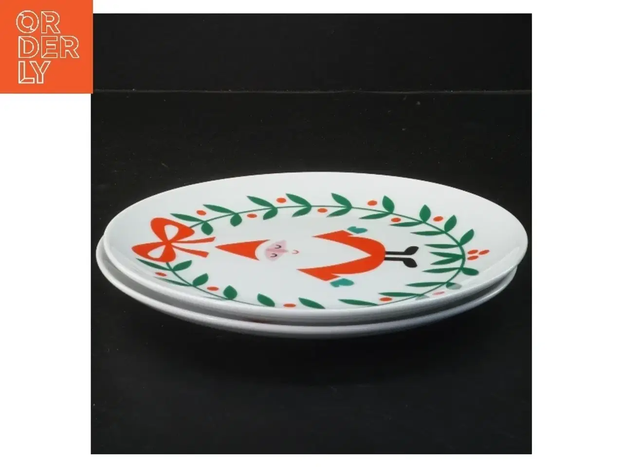 Billede 1 - Jule tallerkener med motiver fra Flying Tiger (str. 2 stk Ø 20,5 cm)