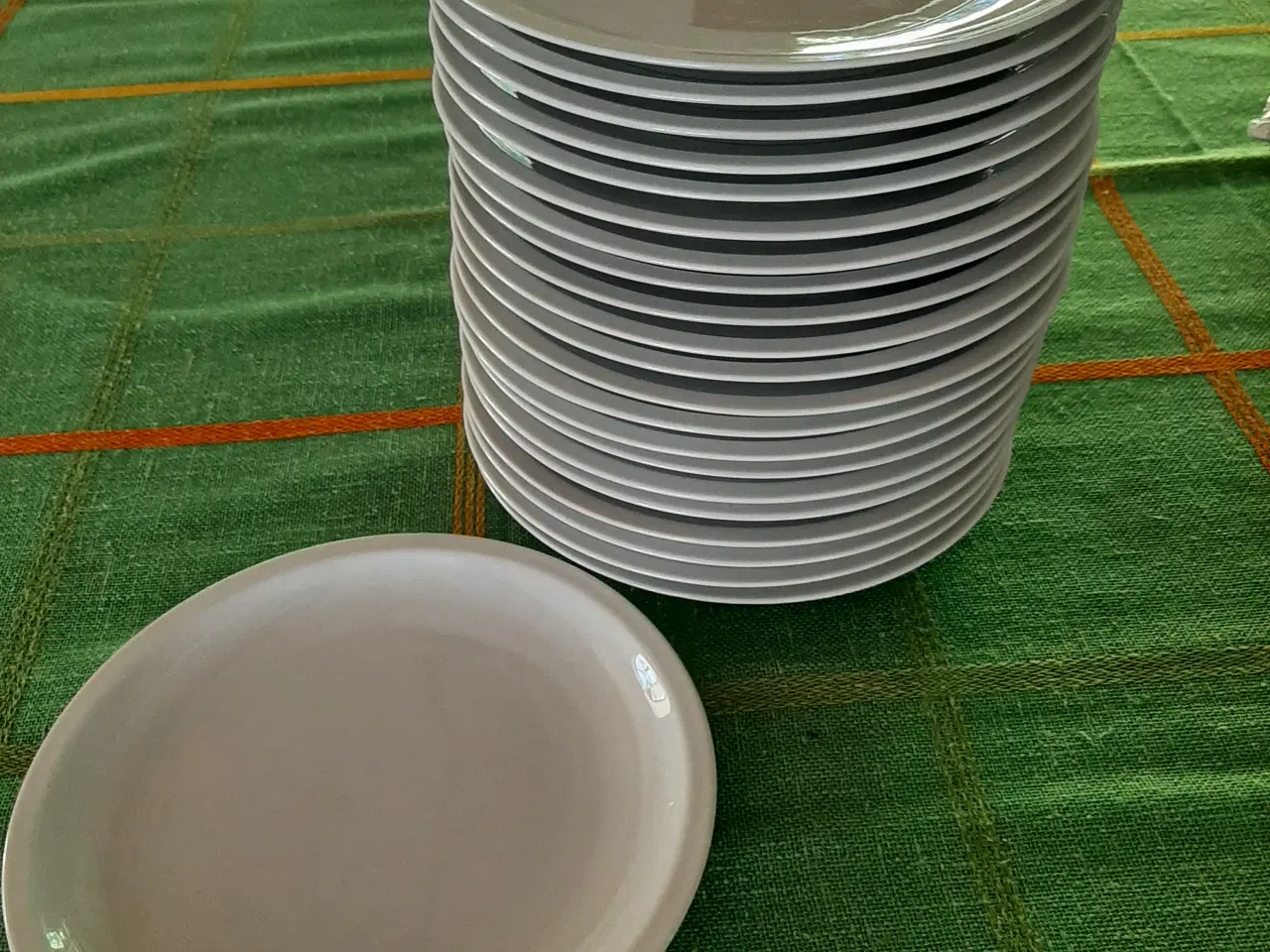 Billede 2 - Hvide tallerkener