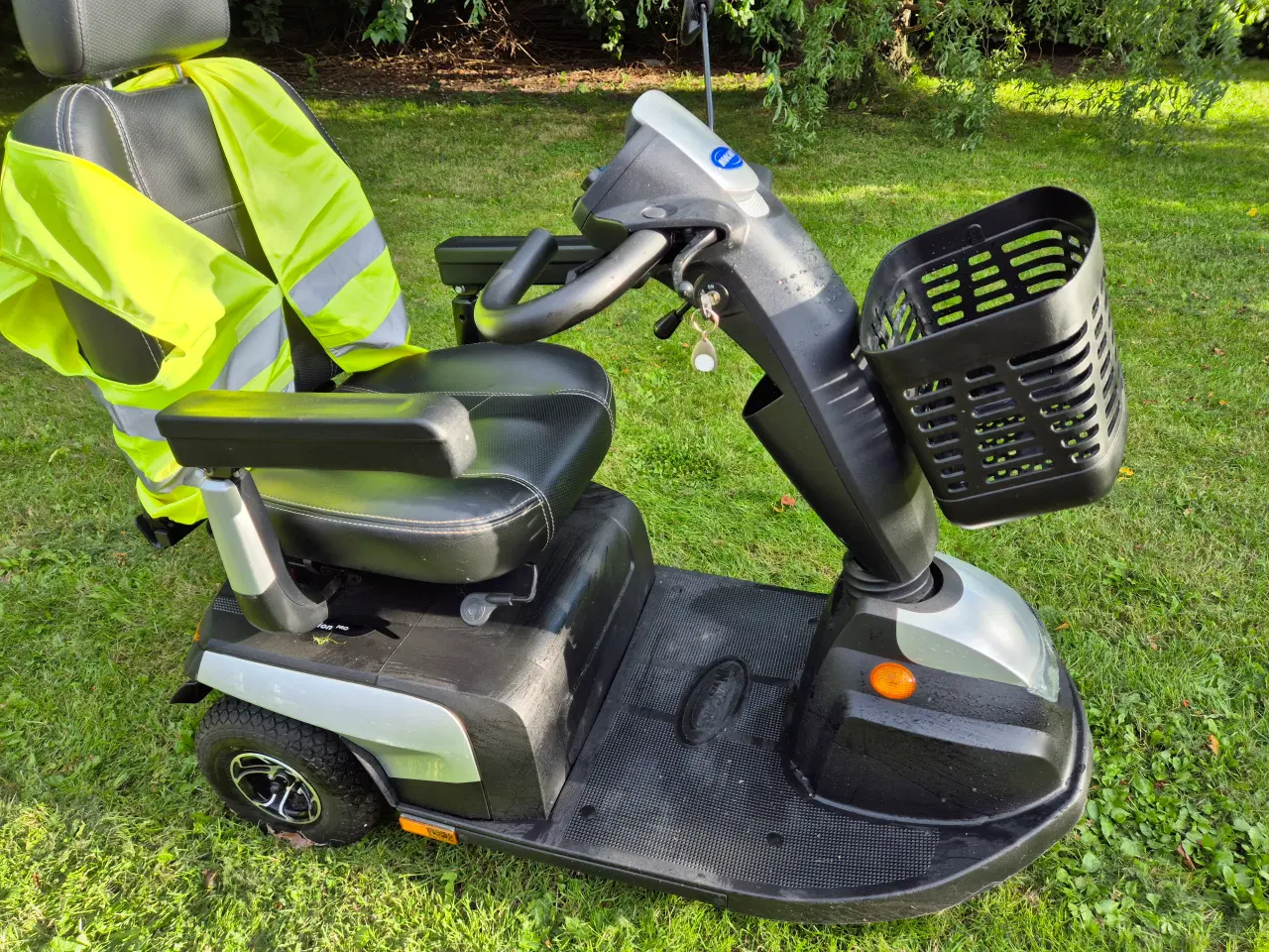 Billede 2 - El-scooter Orion Pro sølvfarvet sælges.