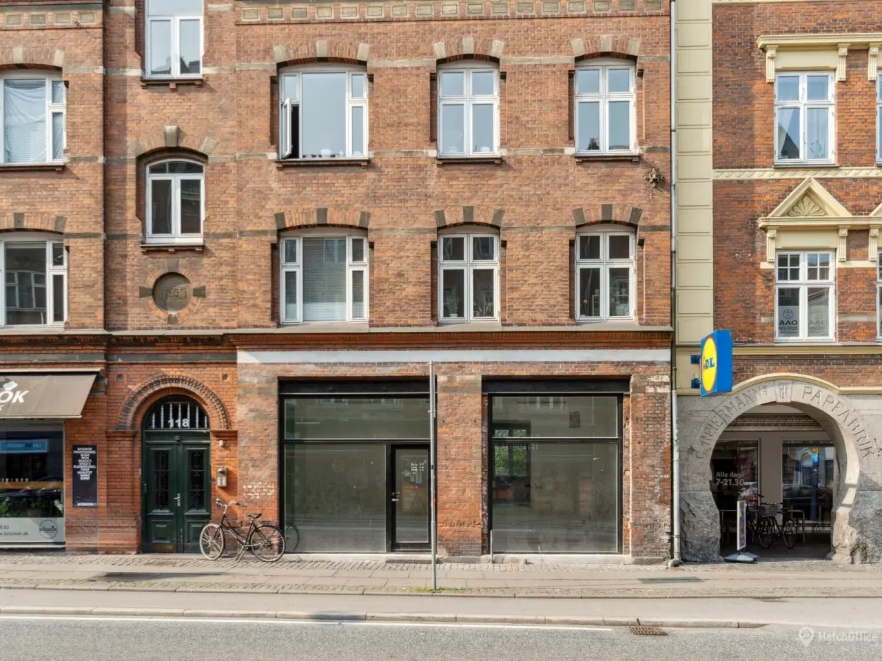 Billede 2 - Flot butik/klinik/Coffee shop med store facadevinduer –