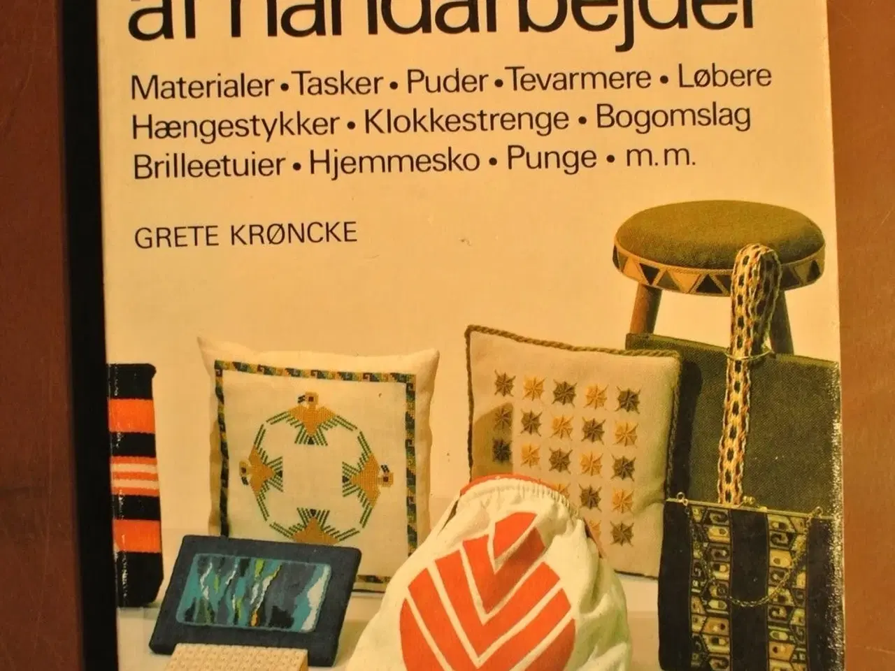Billede 1 - montering af håndarbejder, af grete krøncke, emne: