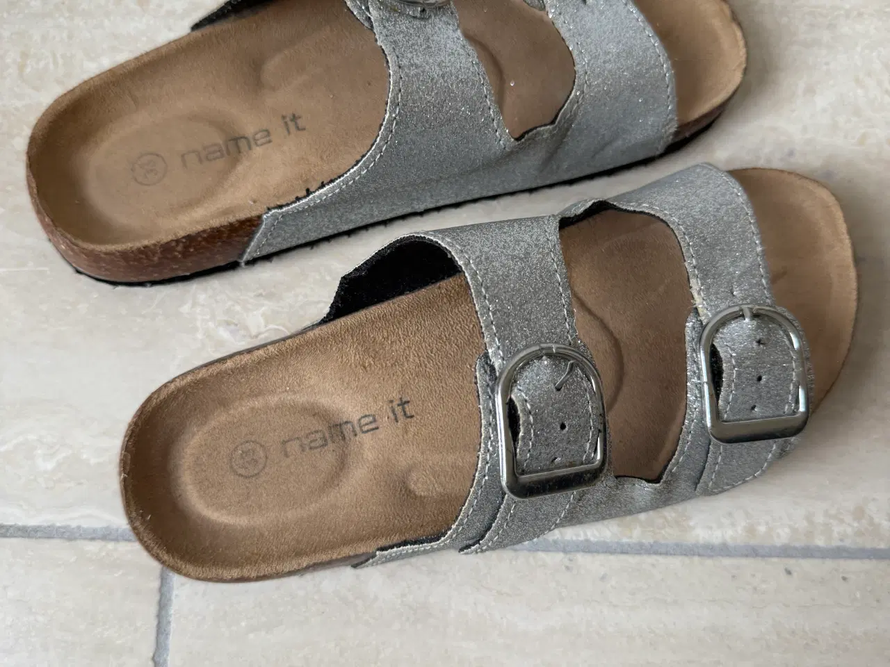 Billede 2 - Sandaler med sølvglimmer