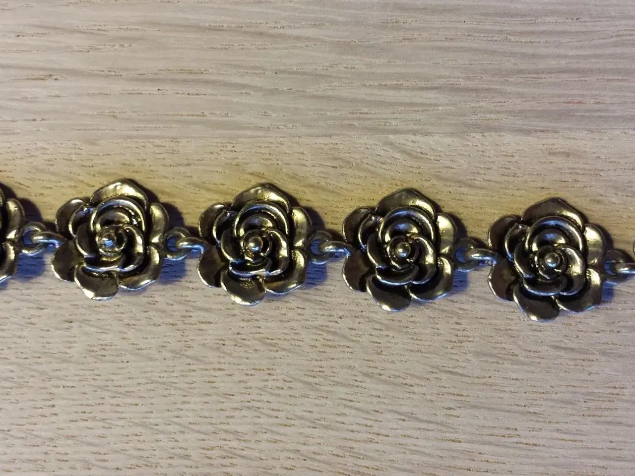 Billede 2 - Flot halskæde med roser