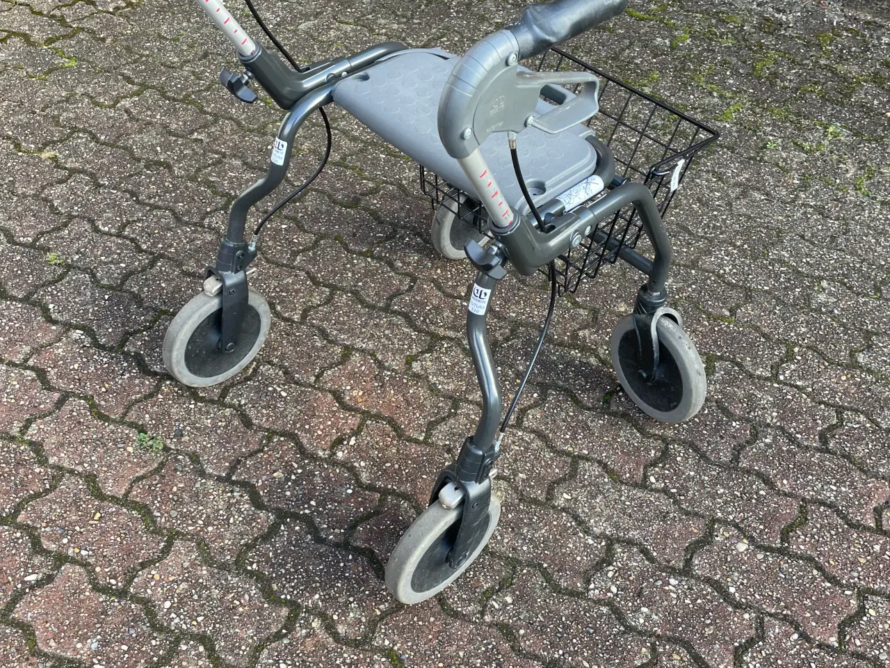 Billede 3 - Rollator for ældre og/eller gangbesværede 
