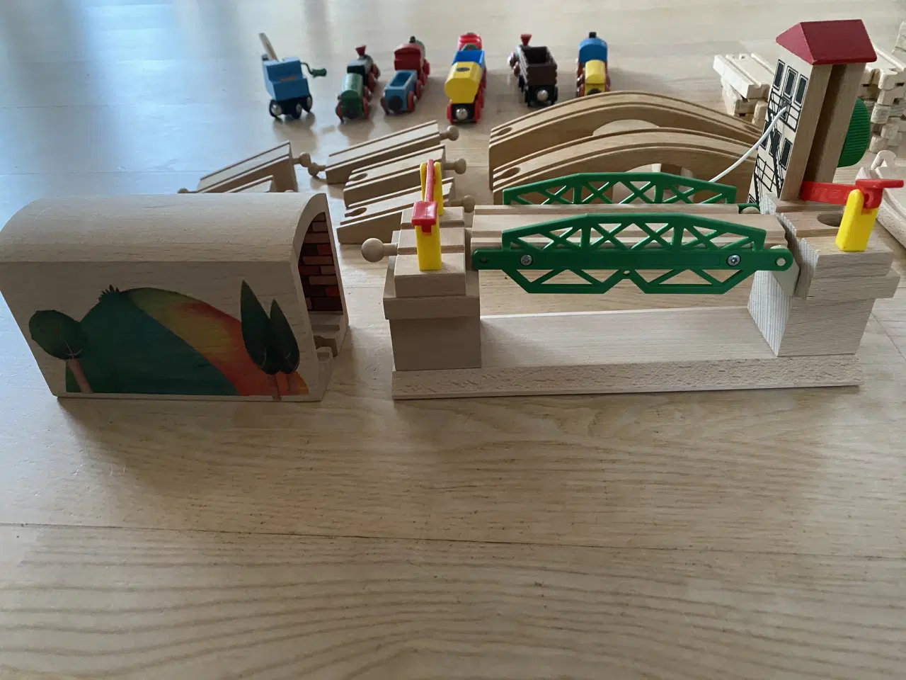 Billede 2 - BRIO togbane med tog og vogne