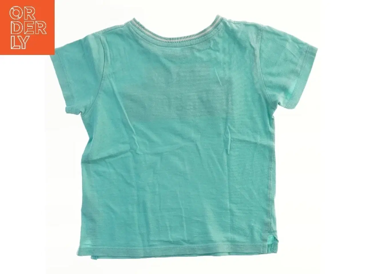 Billede 1 - T-shirt med tekst fra Primark (str. 110)