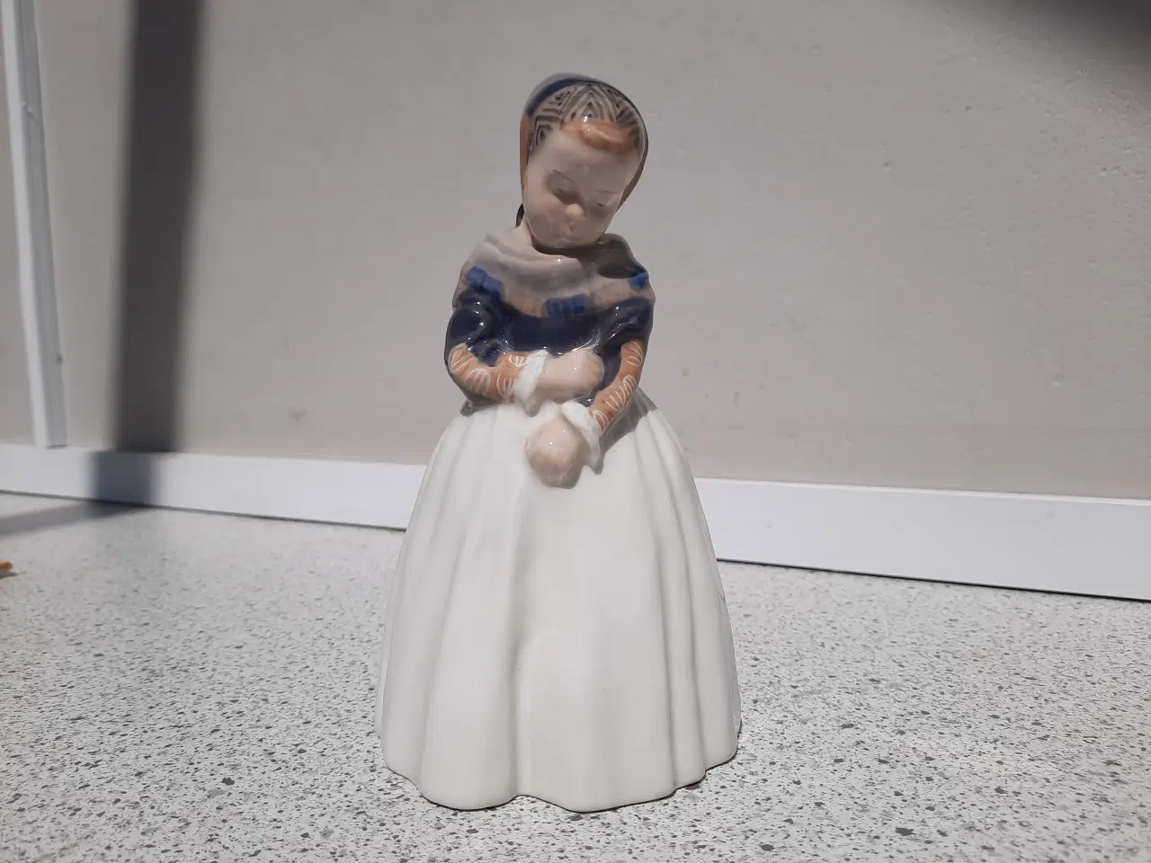 Billede 1 - Porcelænsfigur Amagerpigen 1251