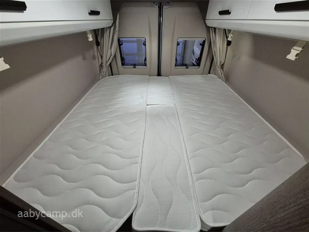 Billede 21 - 2026 - Benimar Benivan 160 PLUS   NK Pakke. Automatgear. 140Hk. 200W solcelle. Kompressor køleskab. Webasto Dieselvarme. Elektrisk indgangstrin. Metallak