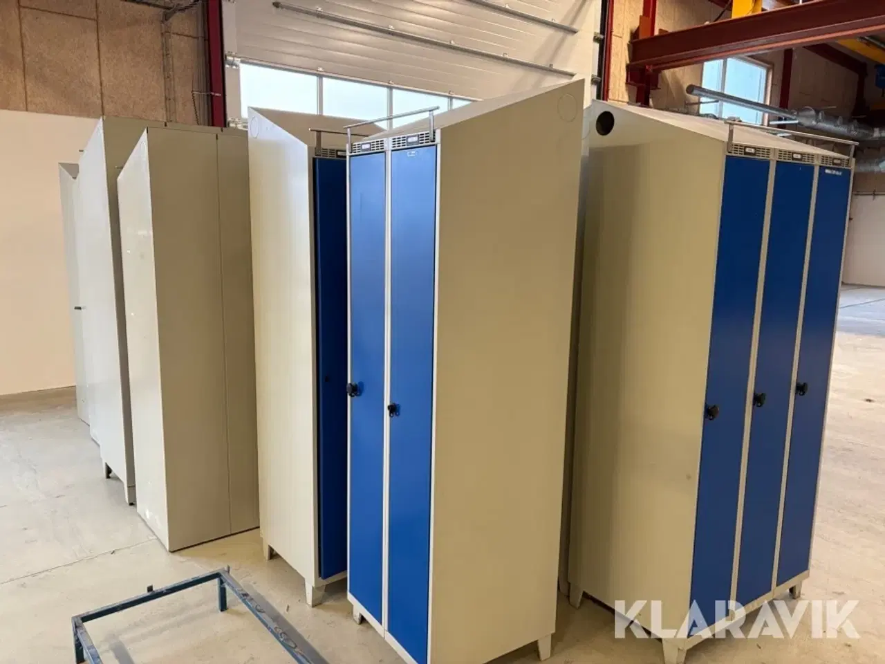 Billede 3 - Garderobeskabe Blika - 13 sektioner i alt = 37 skabe i alt