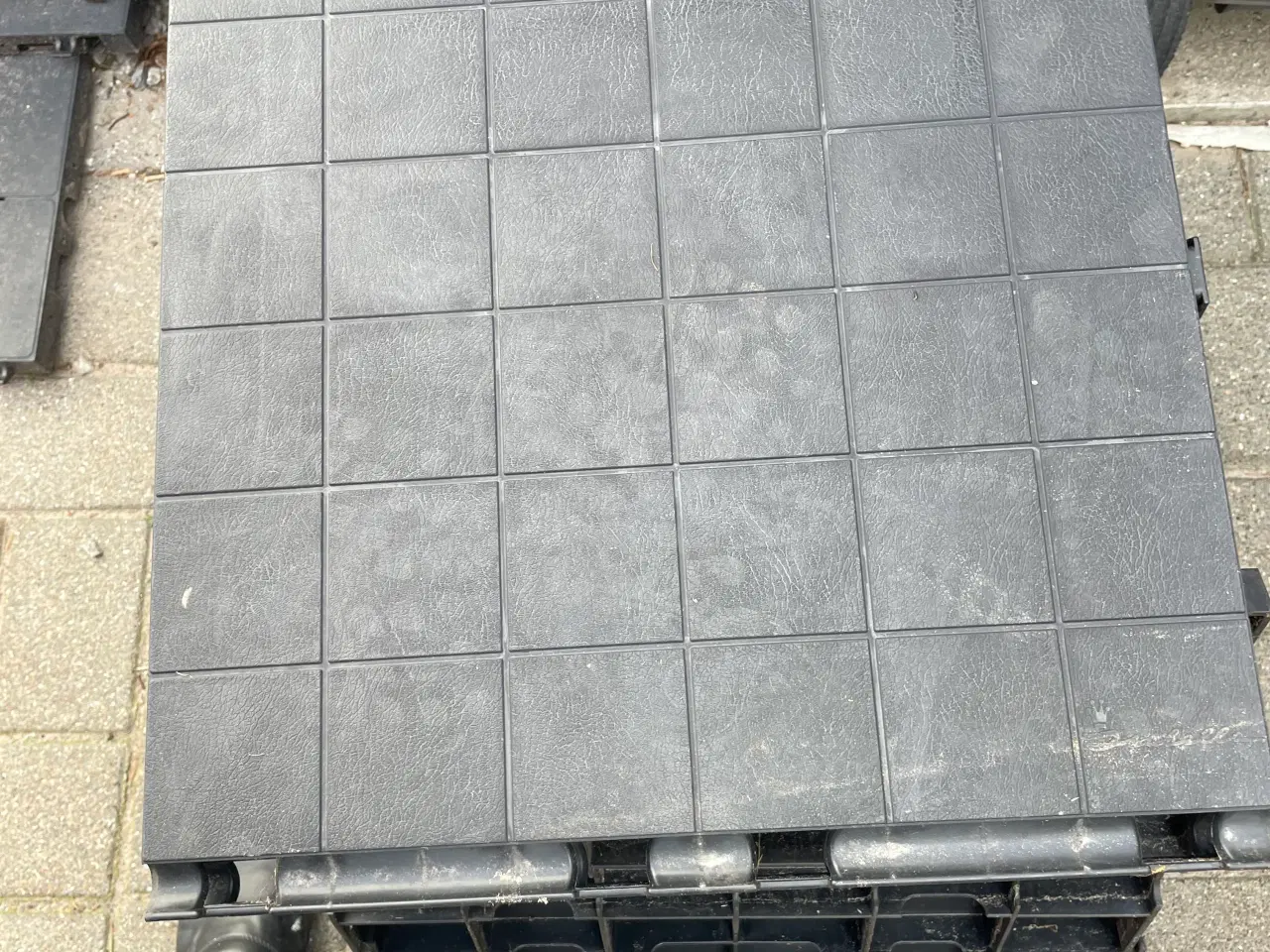Billede 1 - Plast fliser til fortelt24 stk 50x50cm
