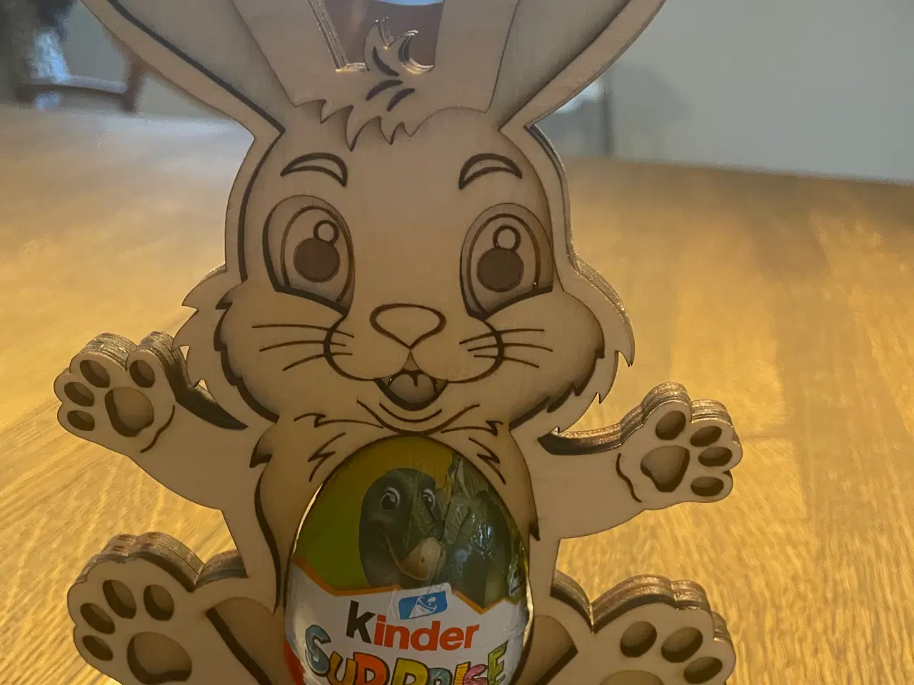 Billede 1 - Flotte dekorative kaniner udskåret i træ.