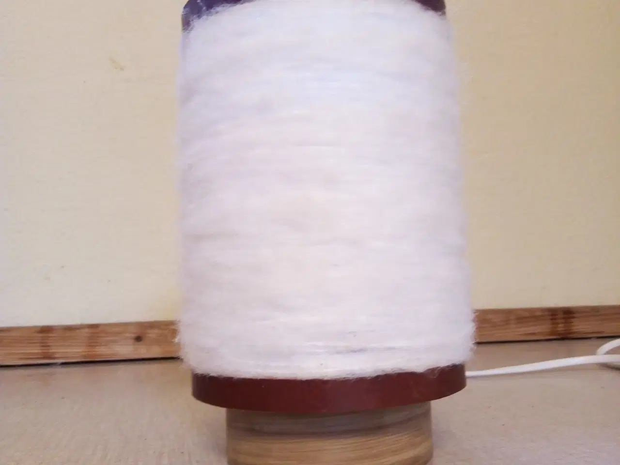 Billede 5 - Lampe i baby alpaca uld, cognac læder, egetræ.