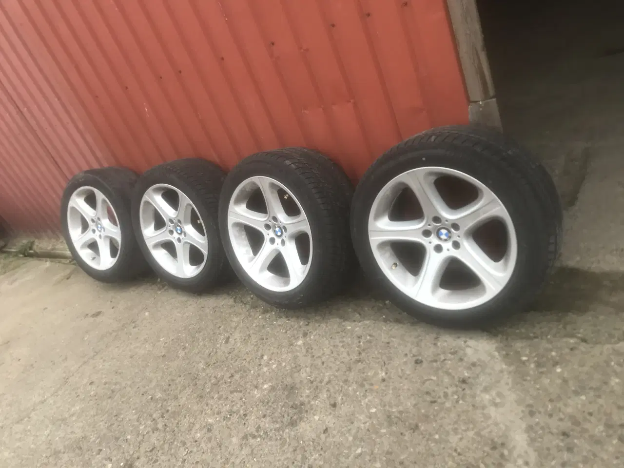 Billede 3 - BMW X5  Fælge med dæk Jeg 4 stk flotte sommerdæk t