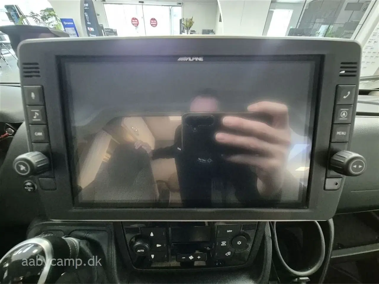 Billede 8 - 2020 - Pössl Roadcar R 640 Automatgear. 2x solceller. batteri. markise. duo-control. kompressor køleskab. undervognsbehandlet. helårsdæk. anhængertræk. soft close på bo-delsdør.