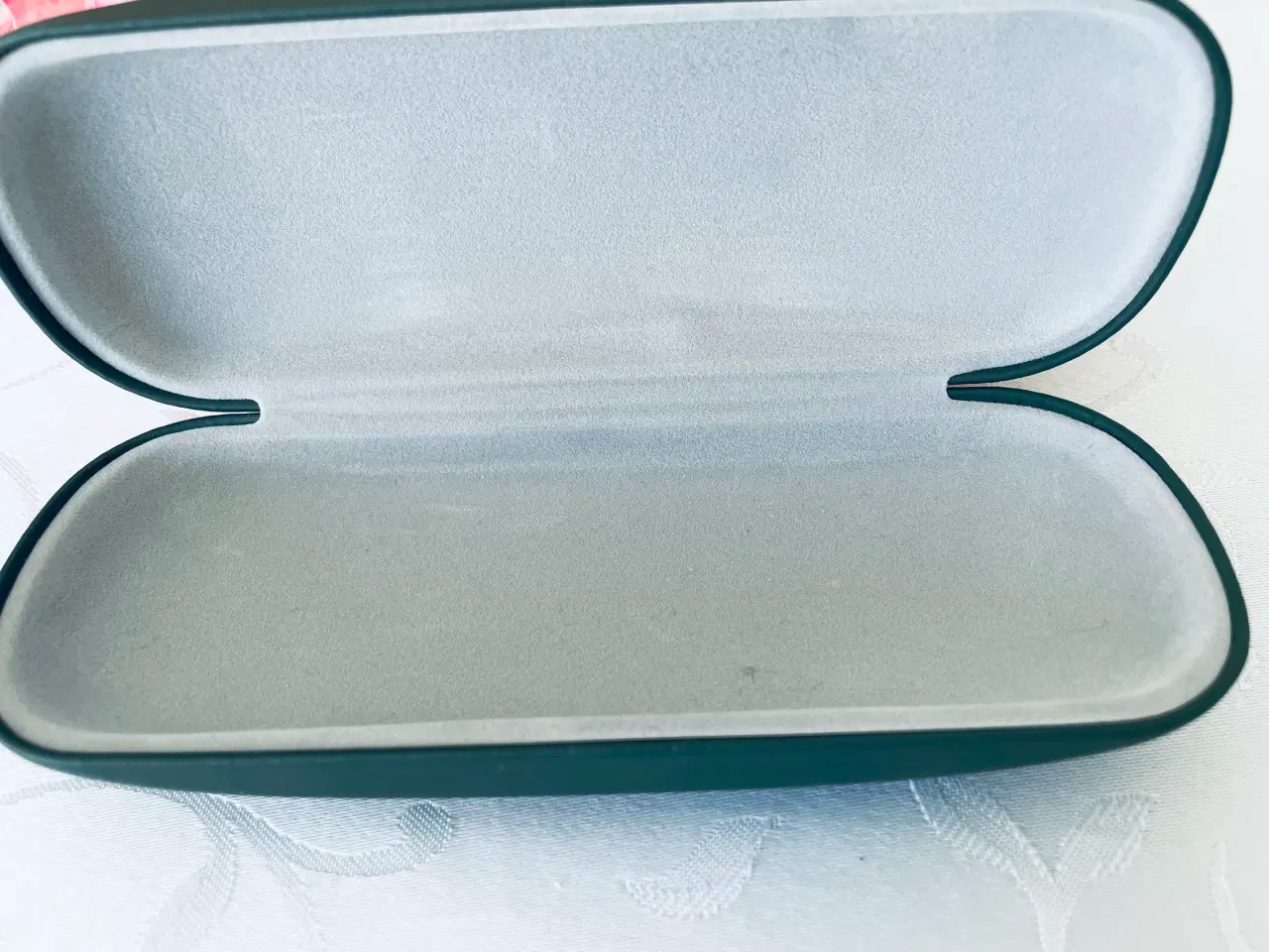 Billede 4 - Brille etui og 2 x ubrugte pudseklude 