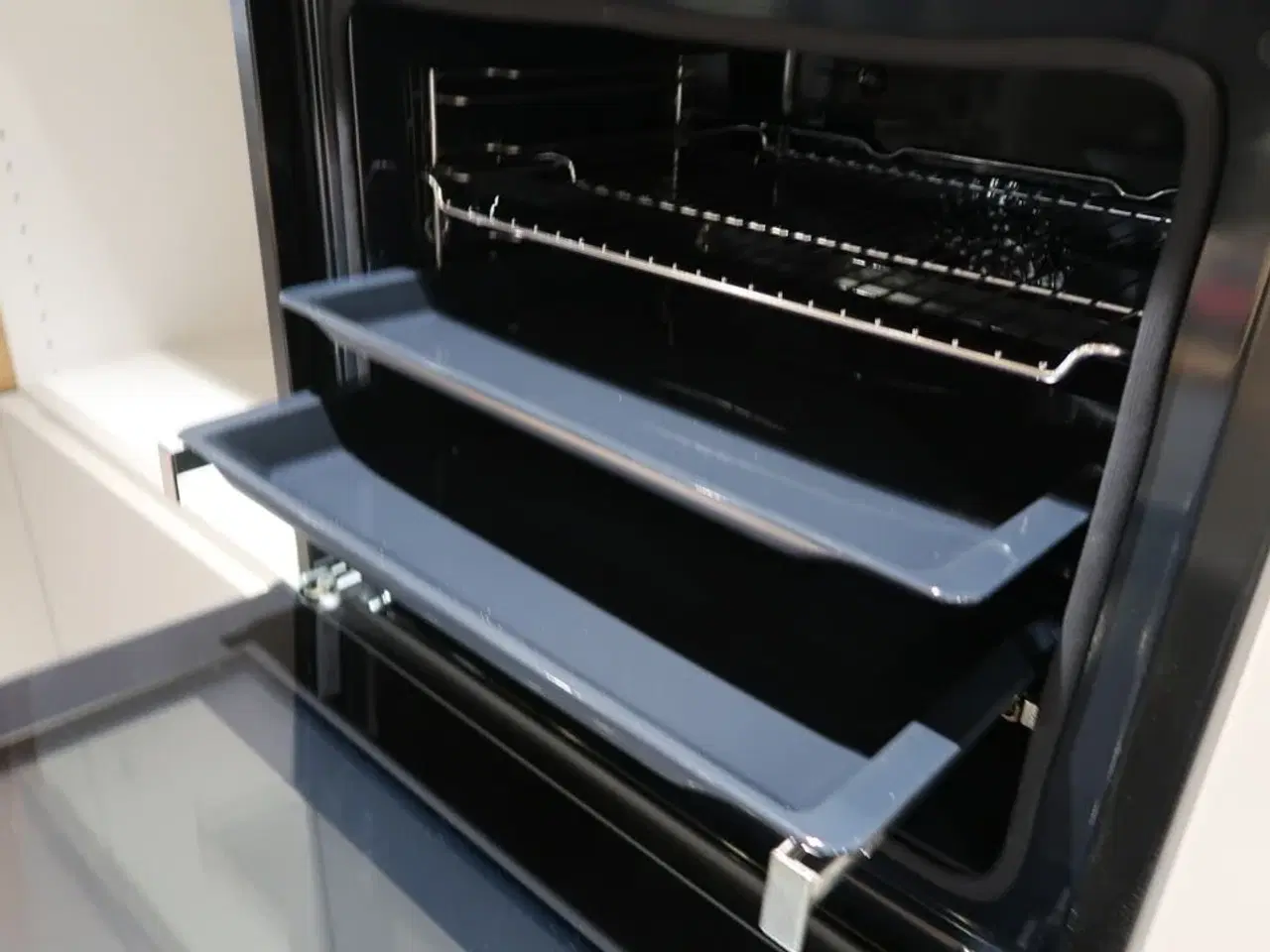 Billede 3 - Siemens iQ700 HB974GLB1 Indbygningsovn 71l Pyro A+