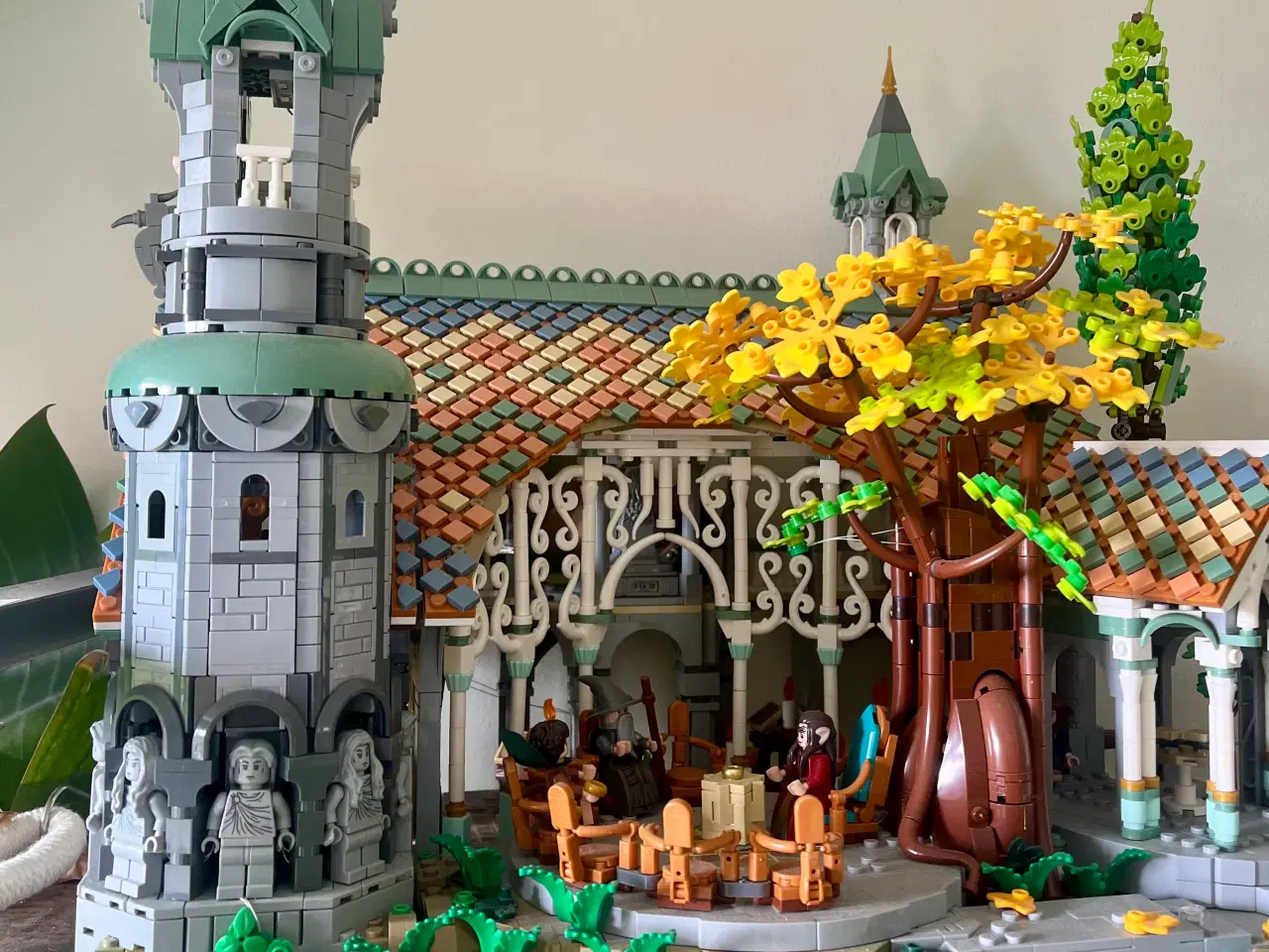 Billede 2 - Stor byggeklods-model af Rivendell inkl. lys sæt