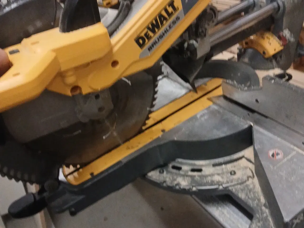 Billede 2 - Dewalt kap gearingssav DHS 780N-XJ