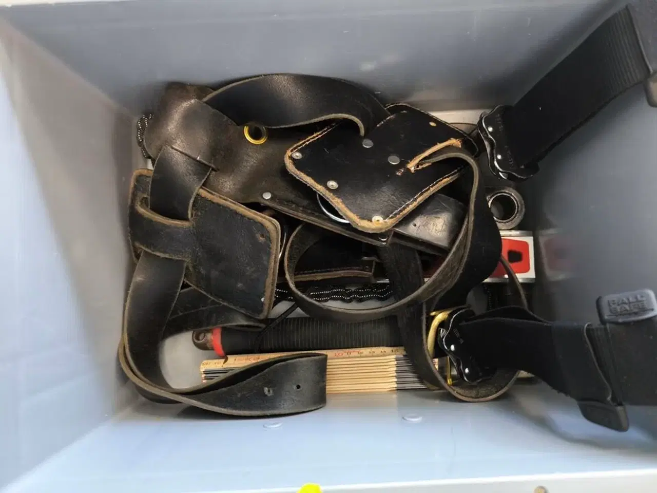 Billede 3 - Kasse m. sikringsgrej samt div.