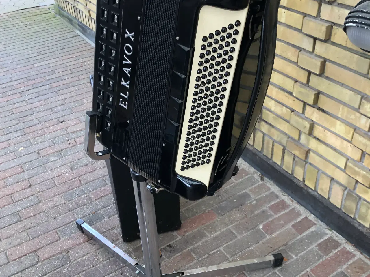 Billede 2 - Harmonika, rytmebox, forstærker/Højtaler, mikrofon