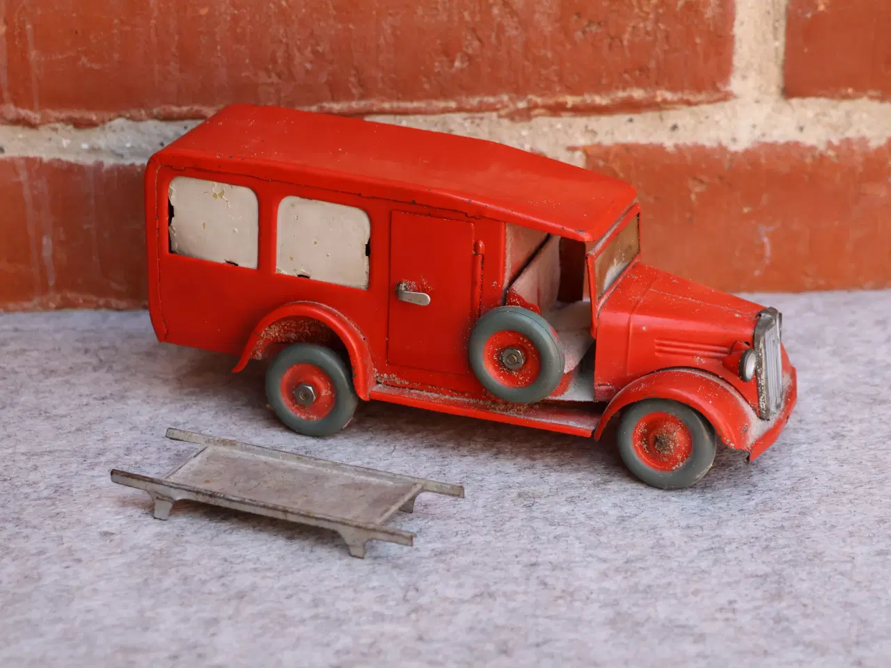 Billede 6 -  2 Stk Gl Tekno Falck biler: brandbil og ambulance