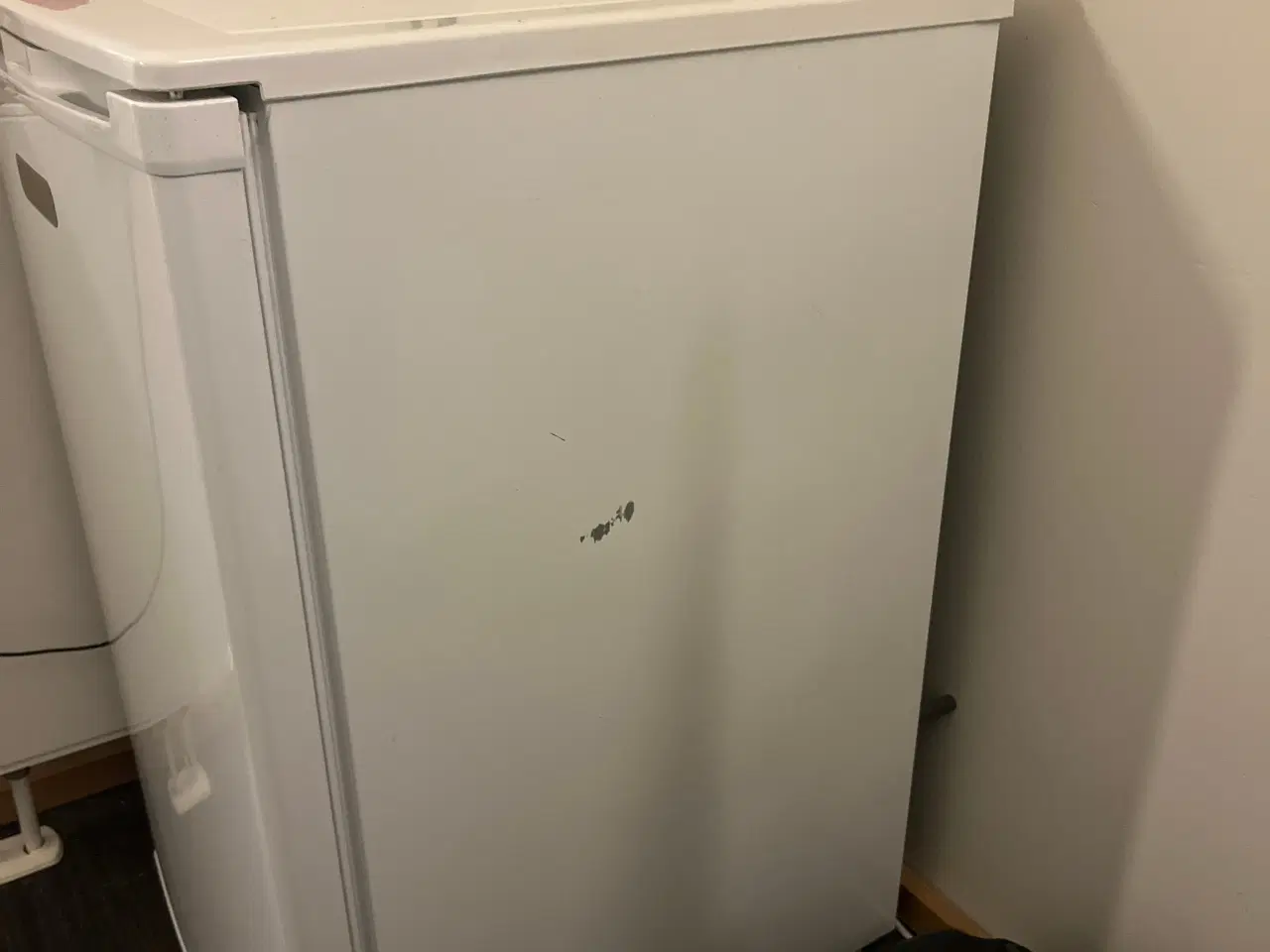 Billede 3 - Lækkert køleskab med lille fryser