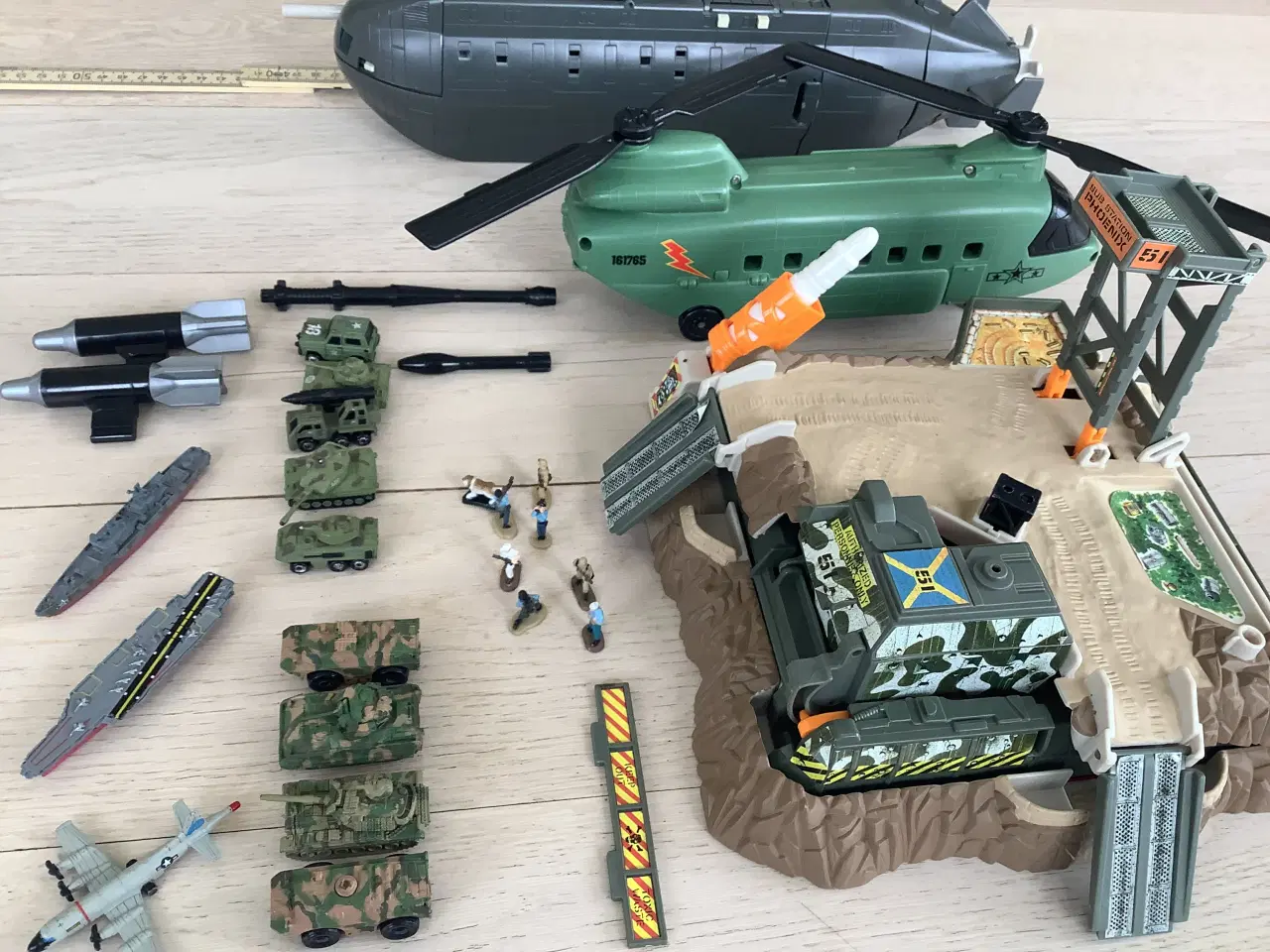 Billede 4 - Militær levesæt med base, helikopter mv.