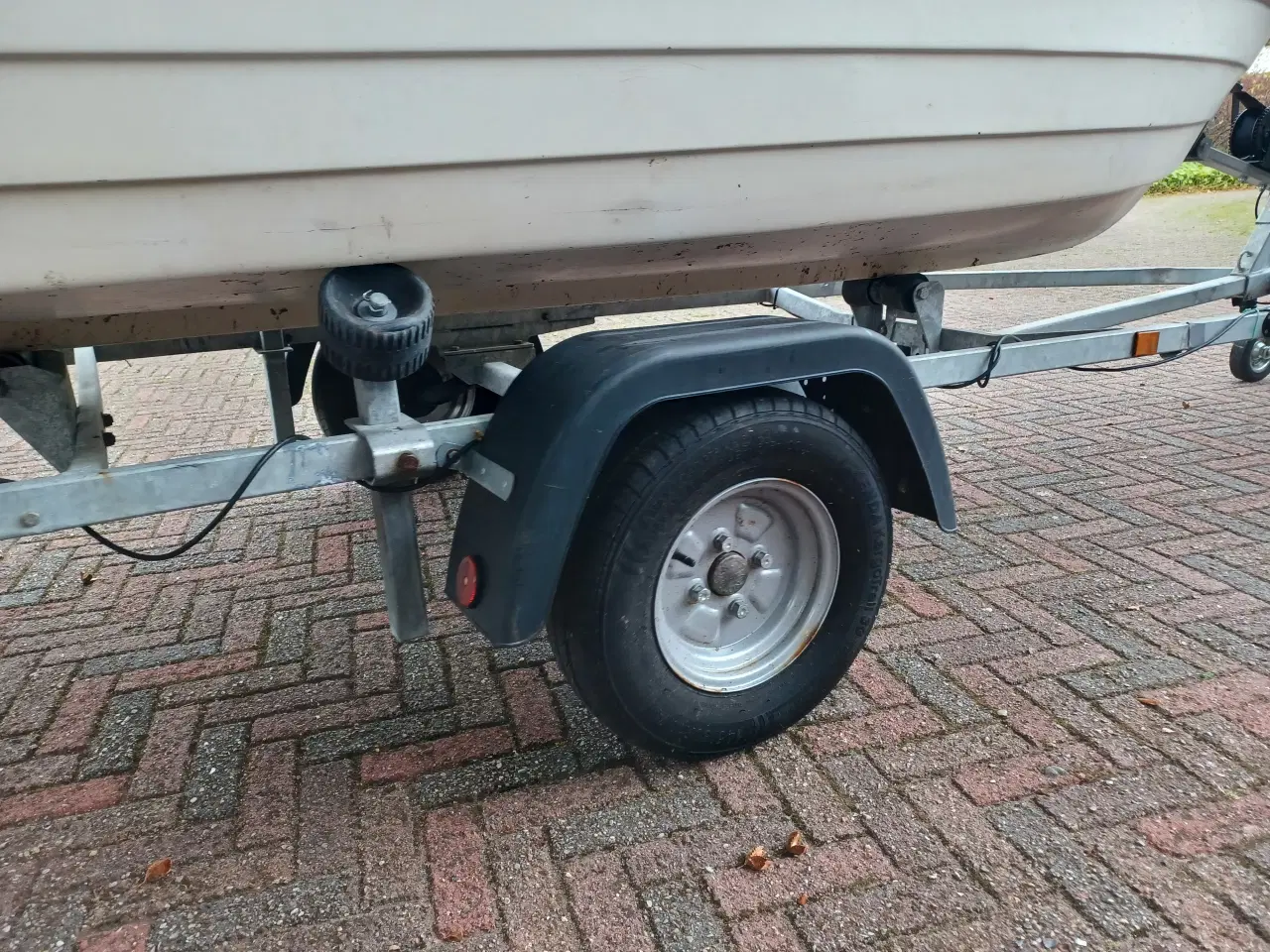 Billede 16 - Motorbåd med trailer 