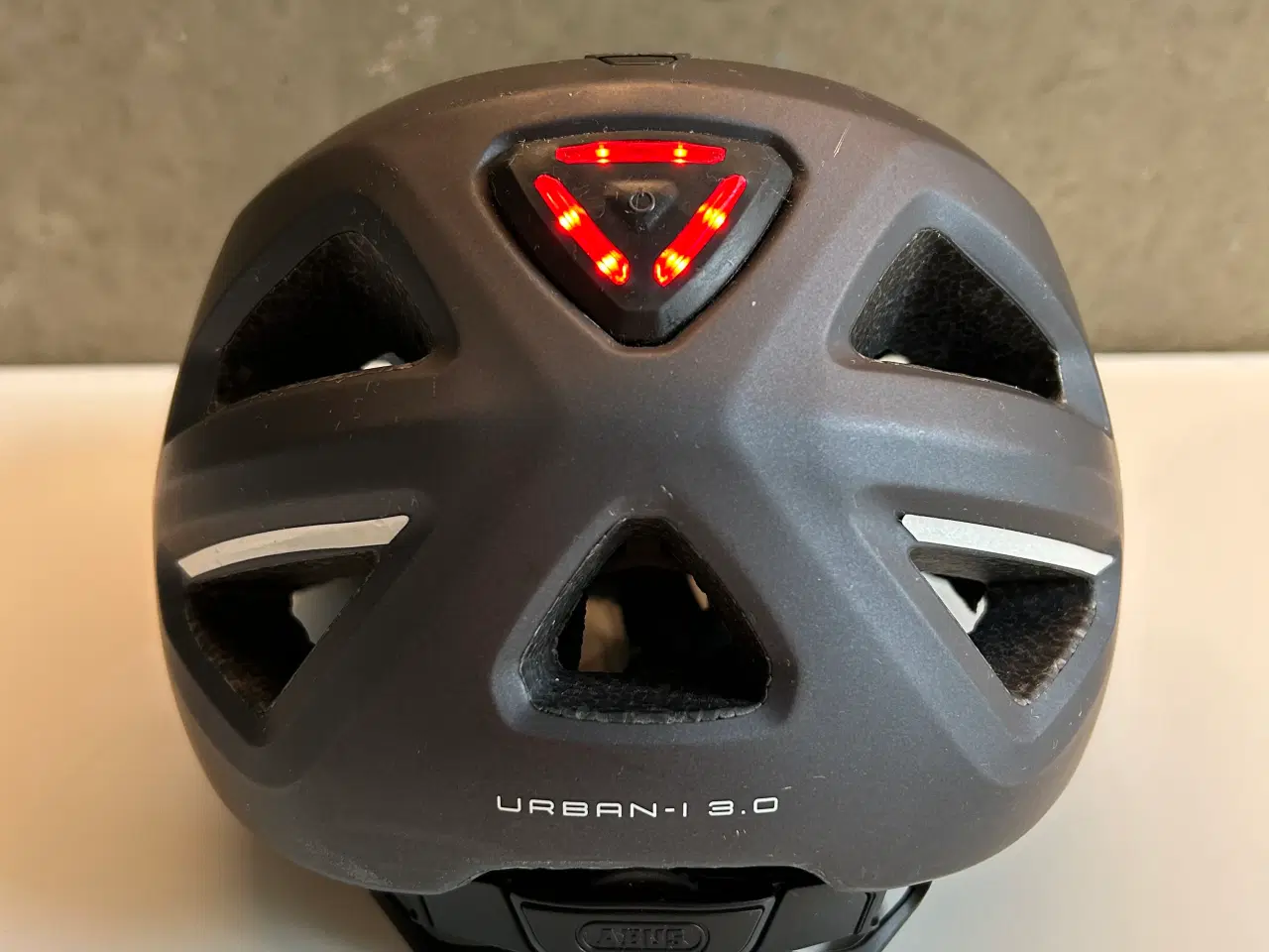 Billede 1 - Super lækker Abus Urban-I 3.0 cykelhjelm kun 250kr