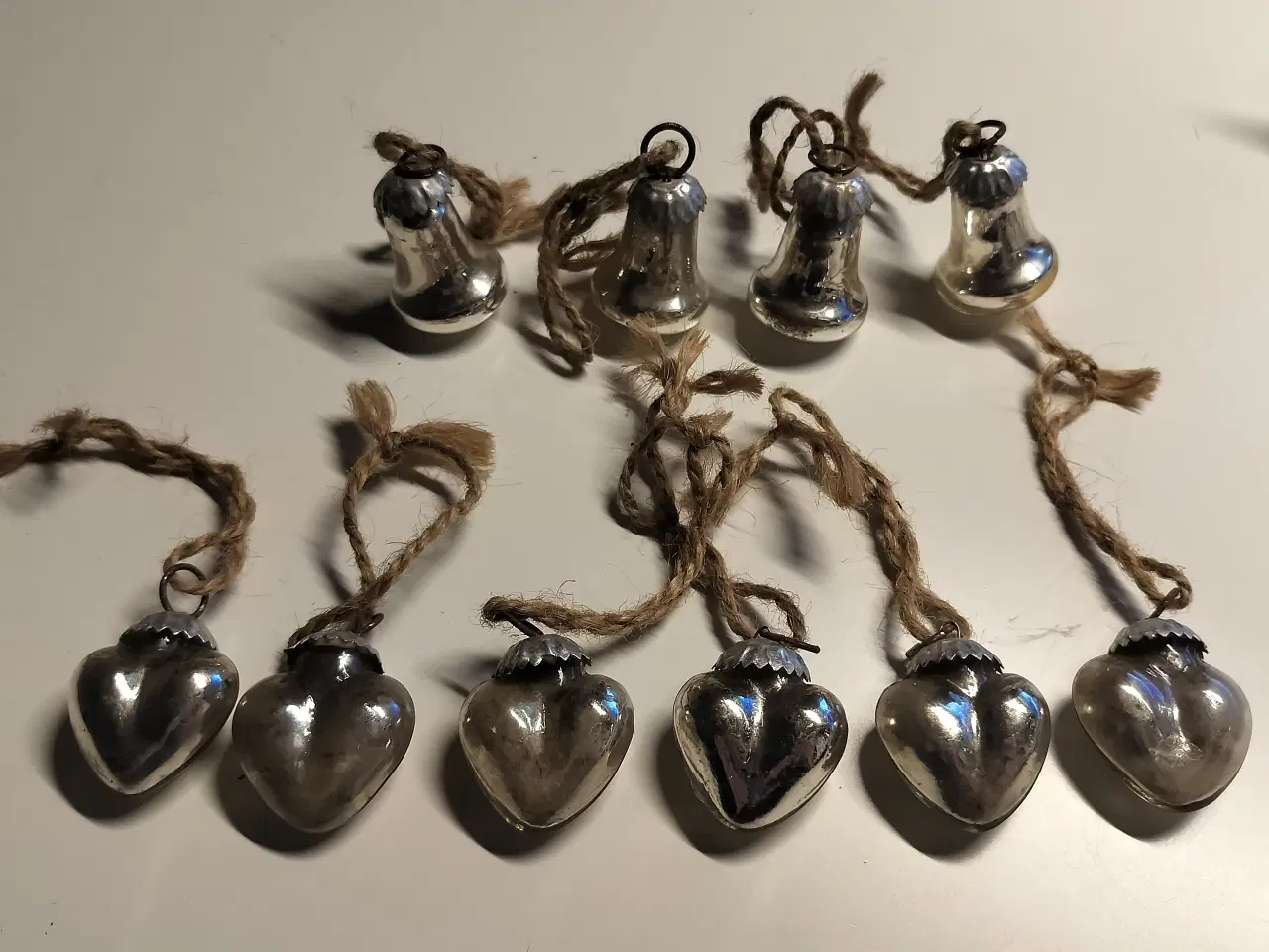 Billede 1 - Gammelt julepynt. Gamle glas jule hjerter og julek