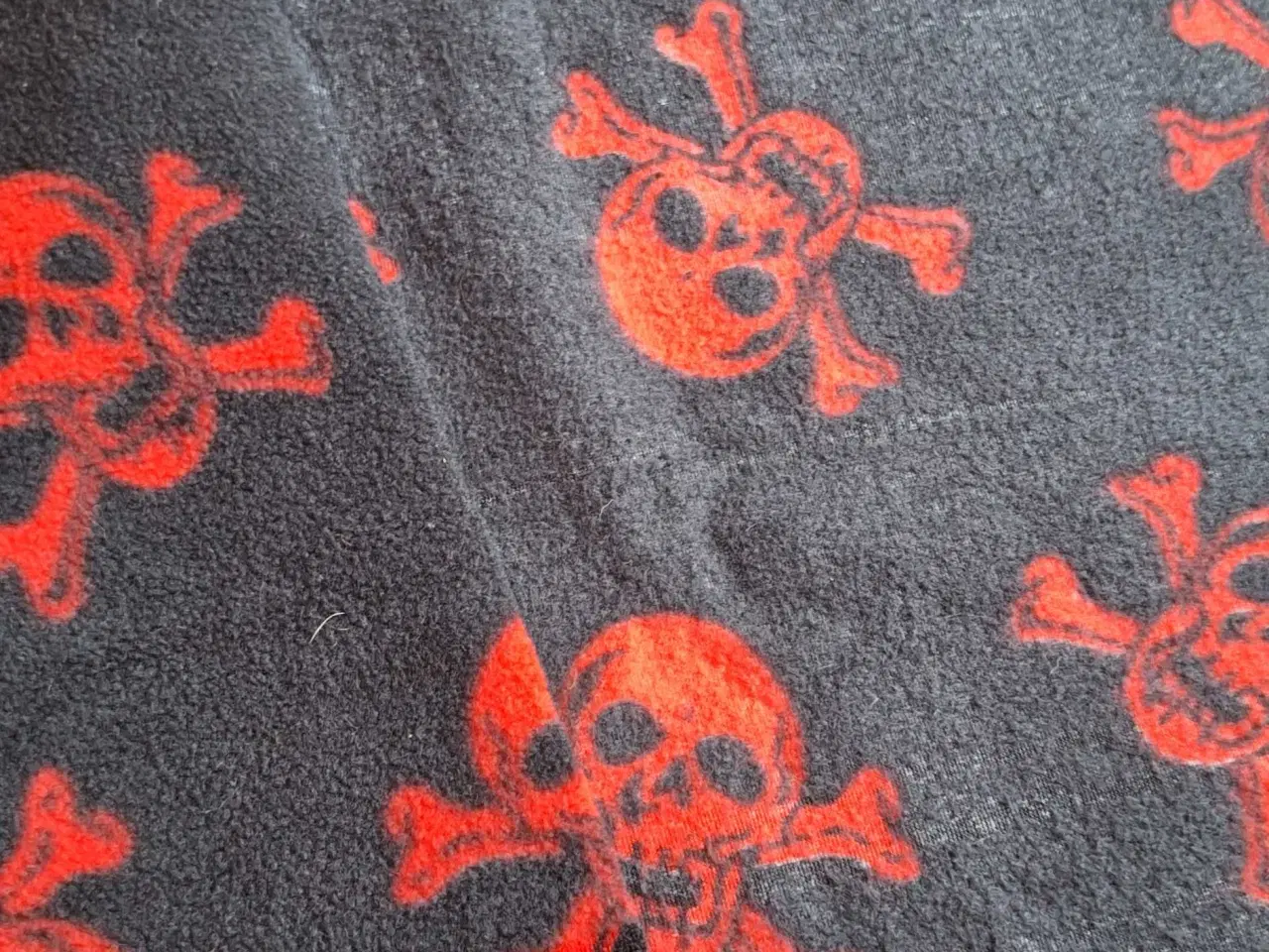 Billede 2 - Fleece med kranier