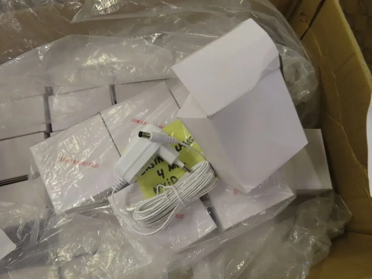 Billede 2 - kasse med oplader