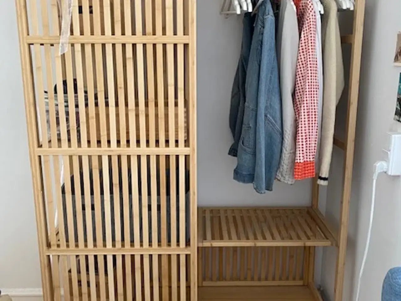 Billede 1 - Åbent garderobeskab med skydedør, bambus, IKEA