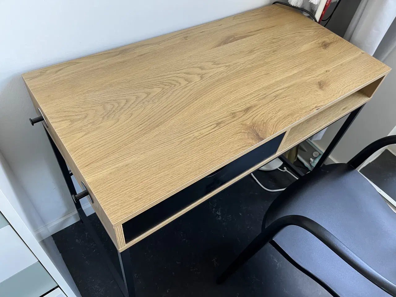 Billede 4 - JYSK TRAPPEDAL Desk (48x95 cm) – Oak/Black