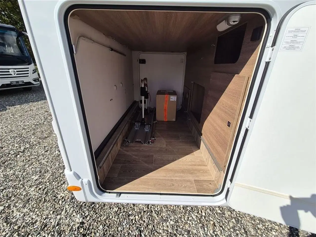 Billede 22 - 2016 - Dethleffs Trend T 7057 EB   Autocamper med anhængertræk. batteri. markise. clesana toilet. thetford ovn.cykelstativ.
