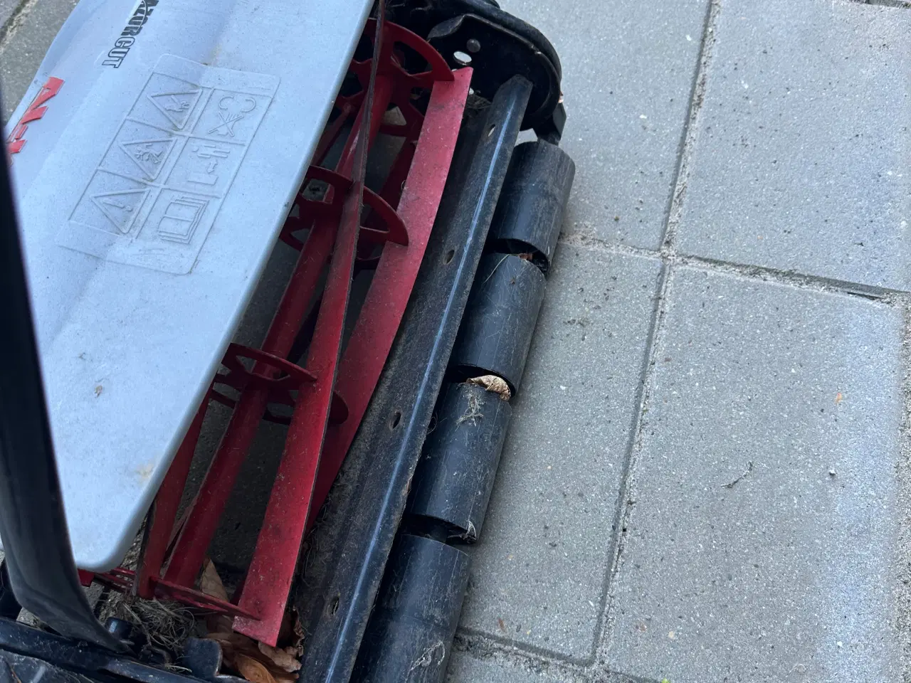 Billede 3 - Håndskubber til græsset