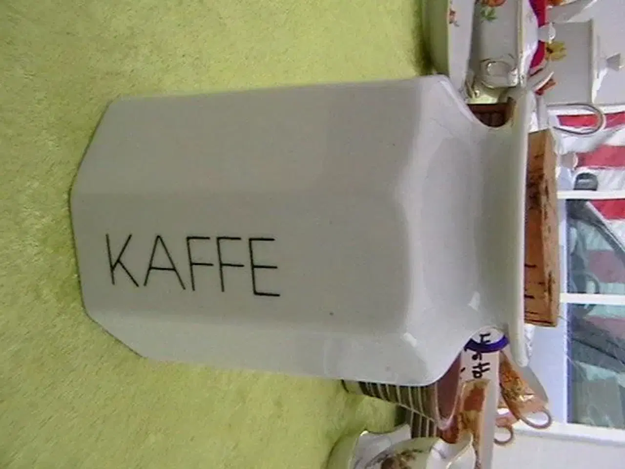 Billede 2 - RETRO: Hvid keramik krukke til Kaffe.