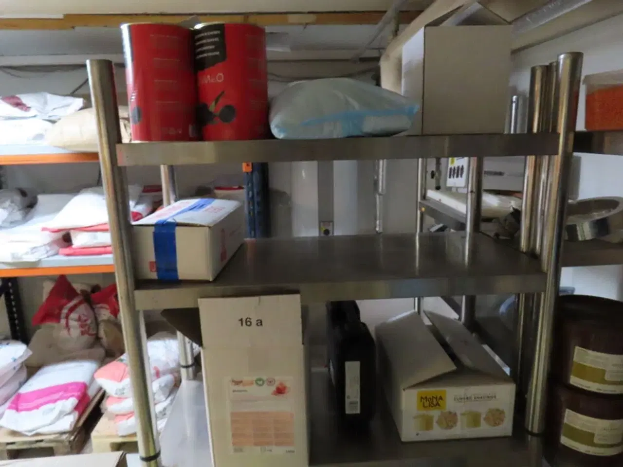 Billede 15 - Div. reoler med indhold