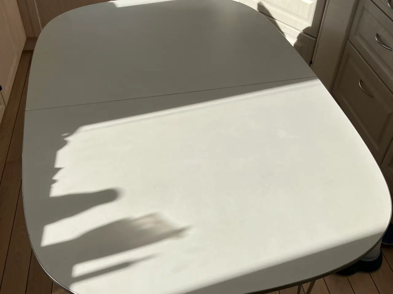 Billede 1 - Ellipsebord hvid med stålben 