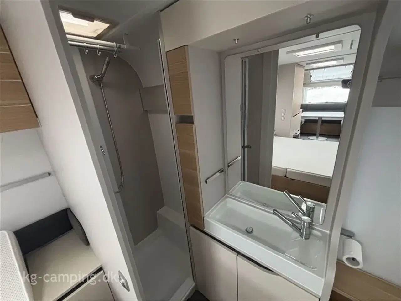 Billede 14 - 2022 - Adria Adora 613 UT Lækker vogn med fritstående dobbeltseng - Mover - Fortelt