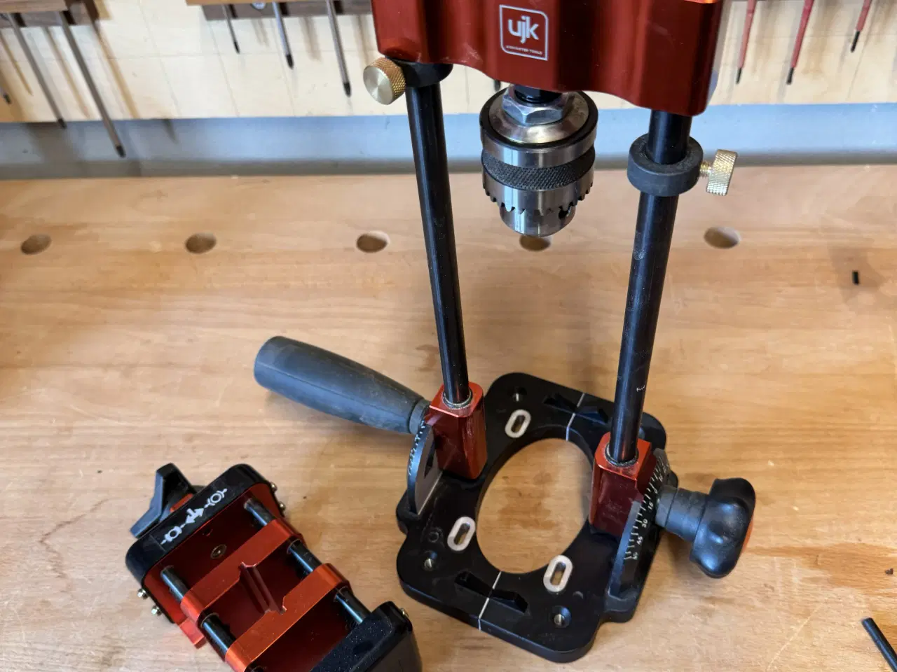 Billede 4 - UJK Boreguide og Selv-centrerende Skruestik