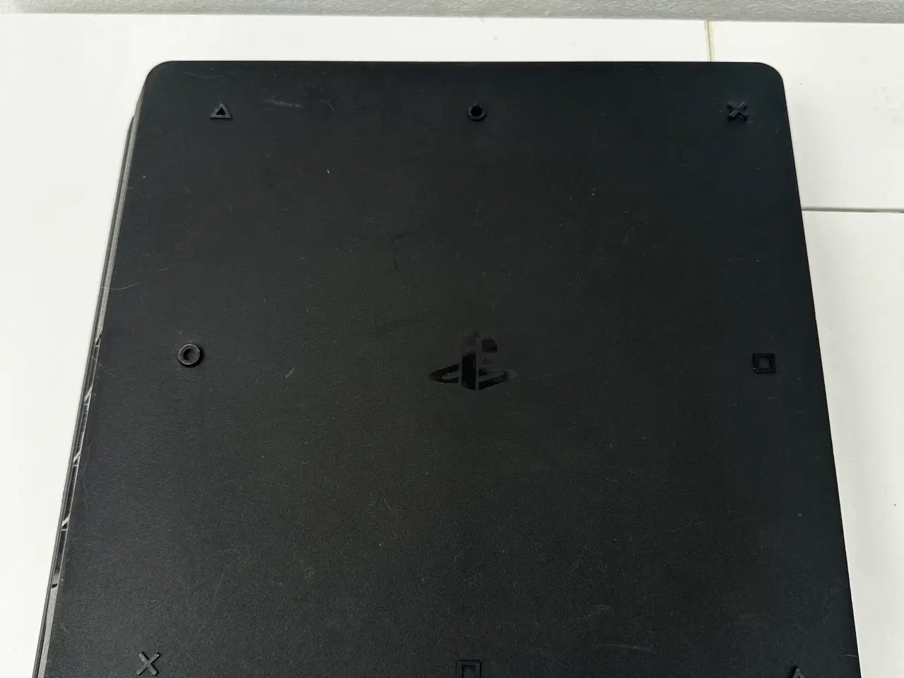 Billede 4 - Playstation 4 SLIM 1TB sæt(FC26, 2 controllere)