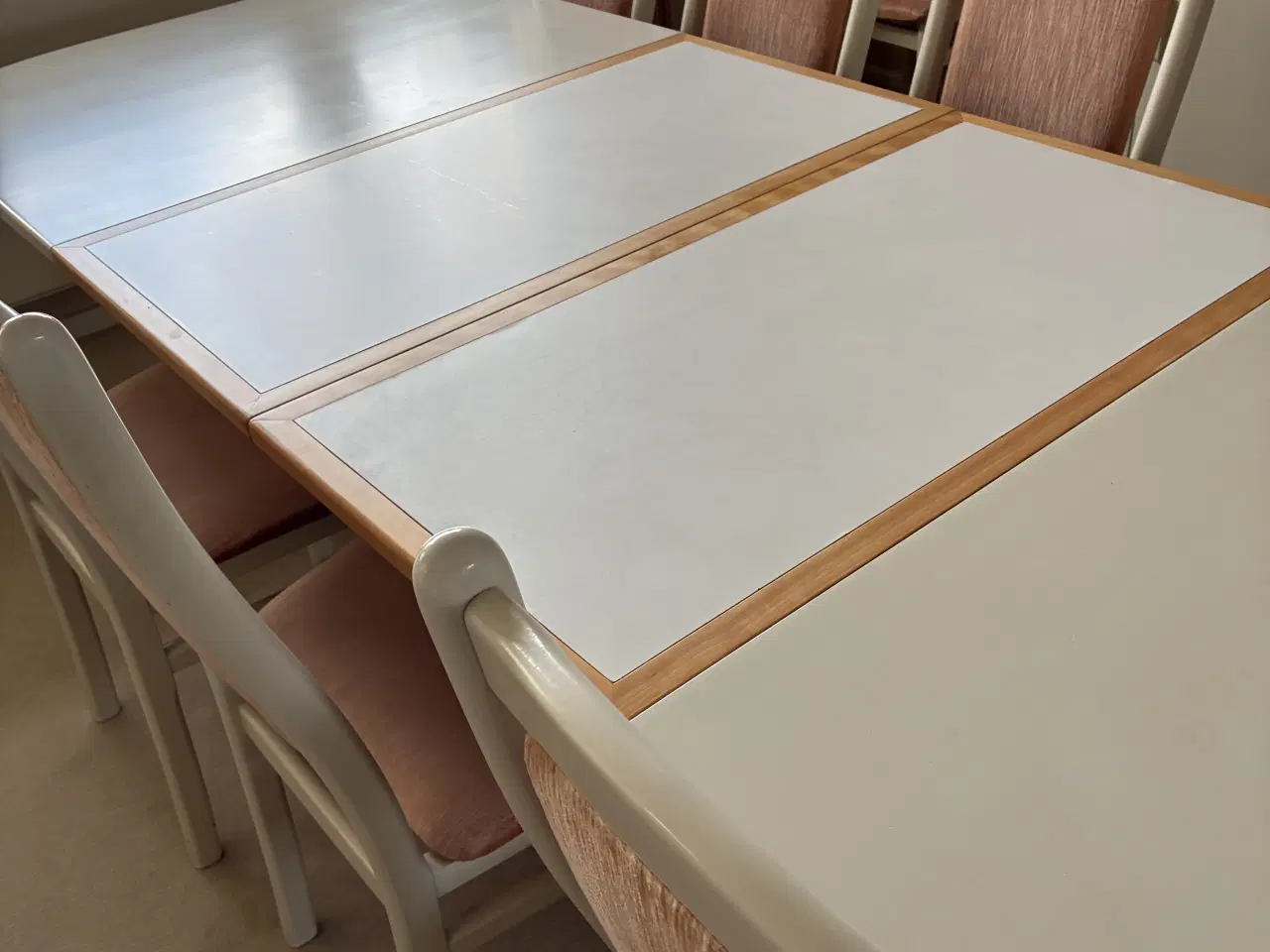 Billede 2 - Spisebord m/ stole