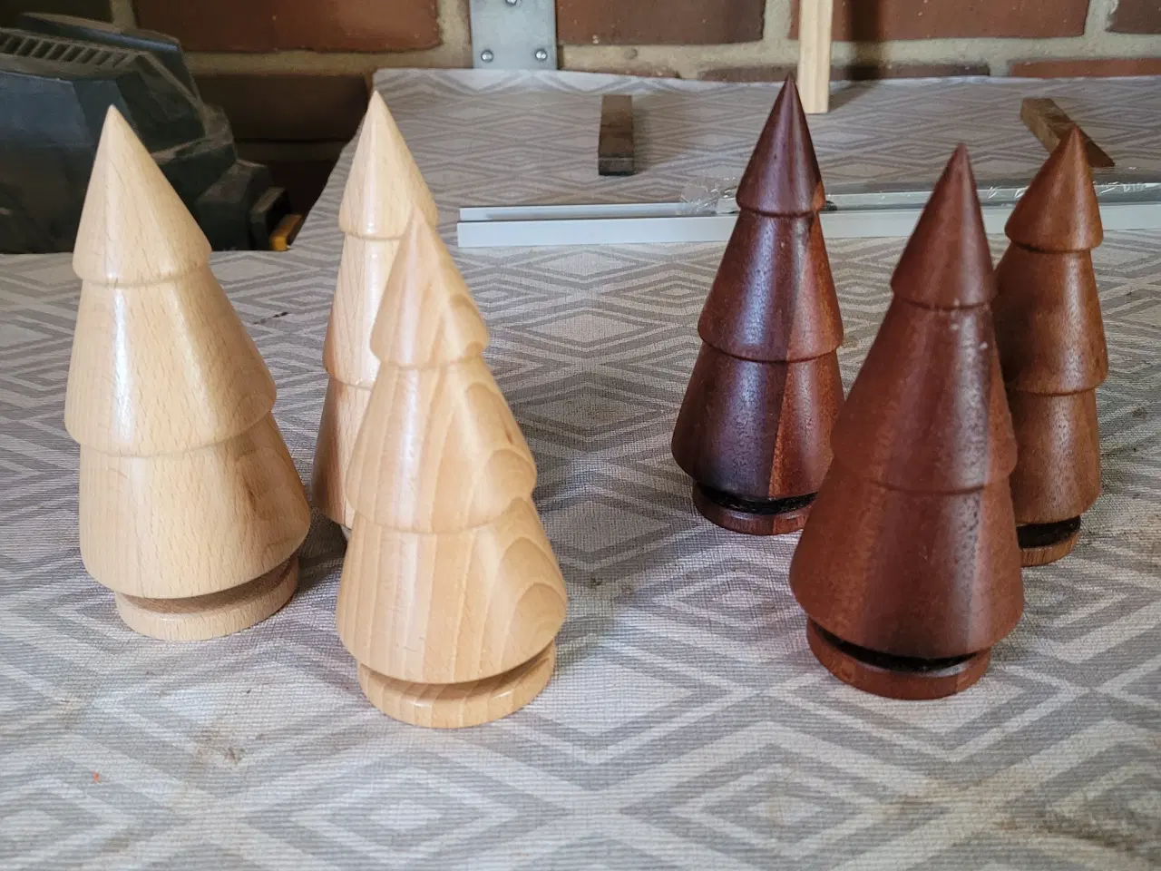 Billede 1 - Små juletræer i forskelligt træ