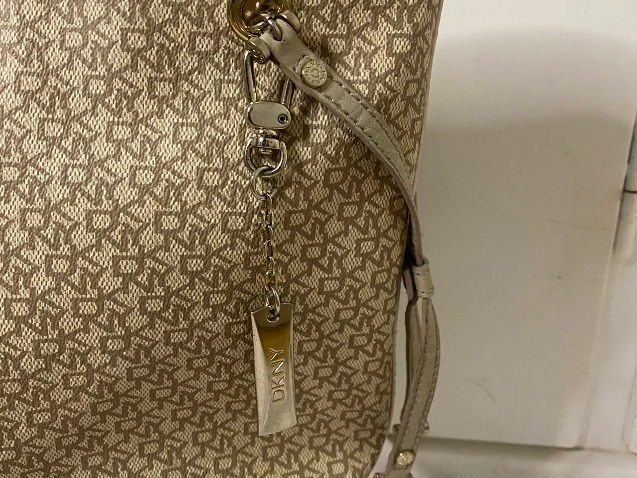 Billede 4 - DKNY shopper + makeup pung