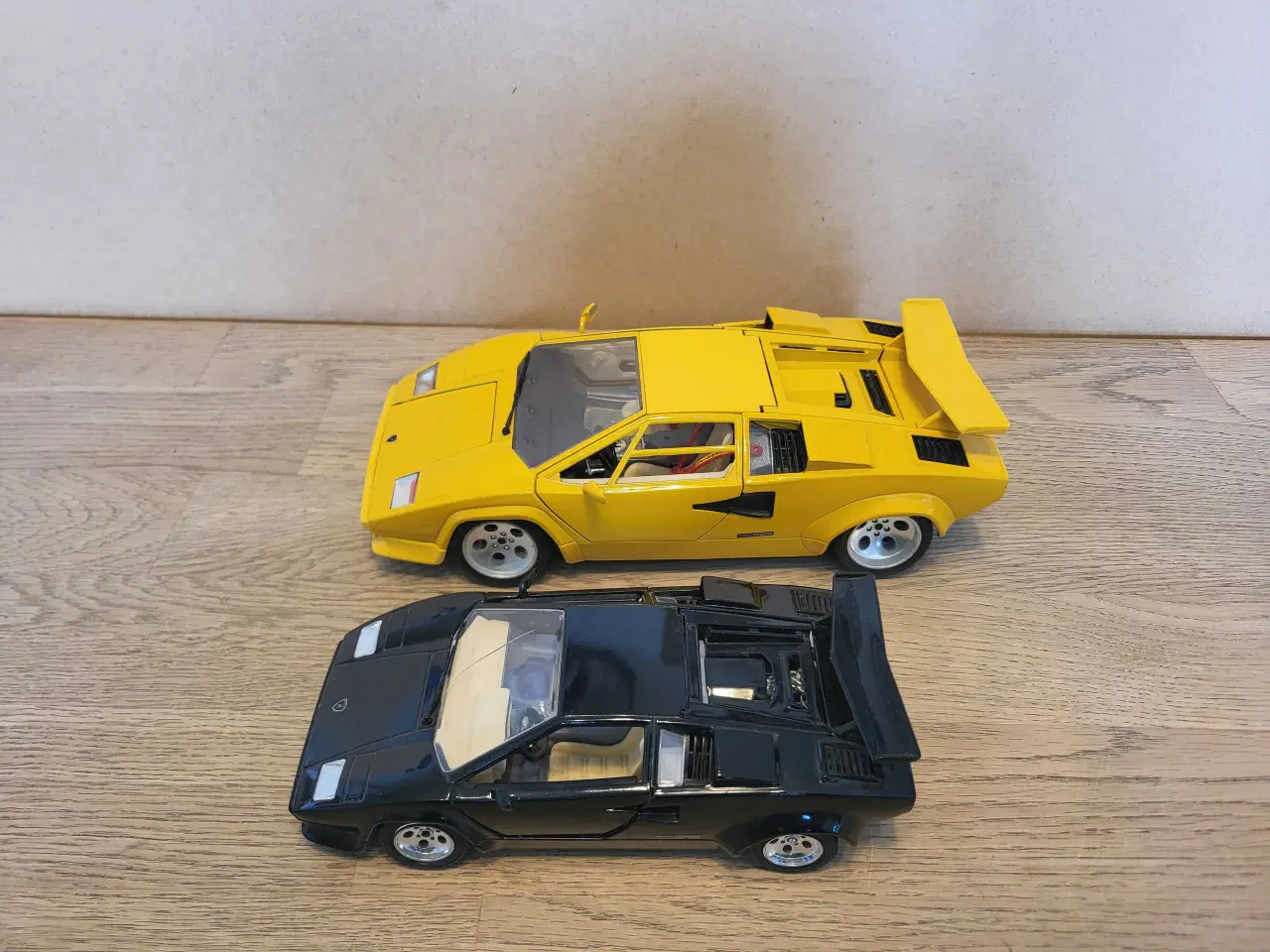 Billede 5 - Modelbil: Lamborghini Countach 1988.  Skala 1:24