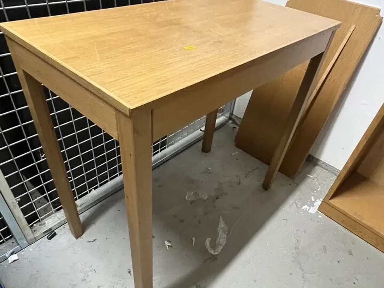 Billede 3 - Reol + Bord