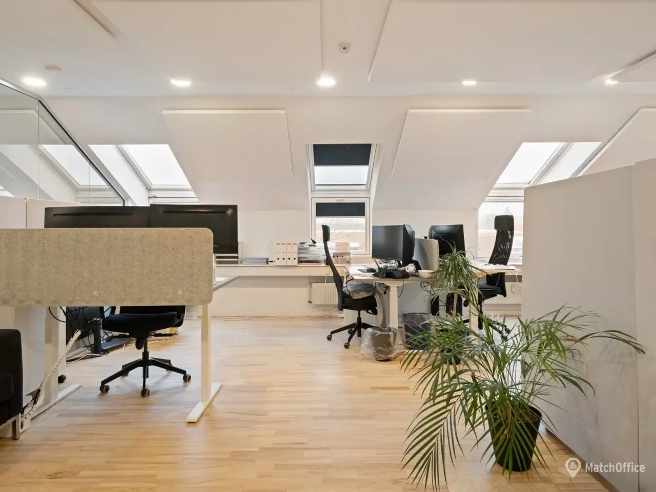Billede 5 - Lyst og indbydende kontorlokale