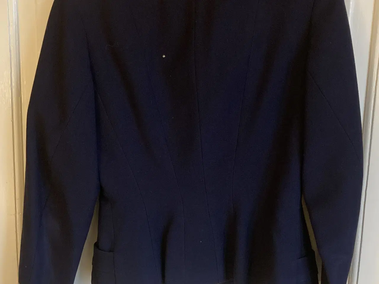 Billede 2 - Uniforms jakke & nederdel Flyselskab SAS